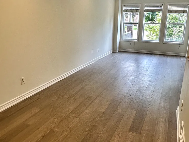5535 Lawrence Ave E — Photo 7