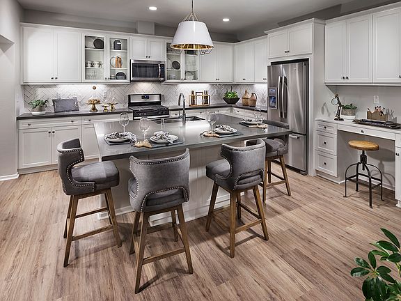 3rd image of 3220 E La Avenida Dr