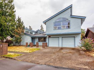 2052 NE 164th Pl, Portland, OR
