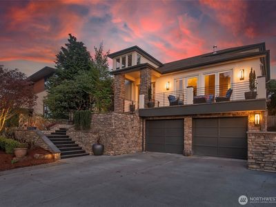 8234 Fairway Drive NE, Seattle, WA, 98115