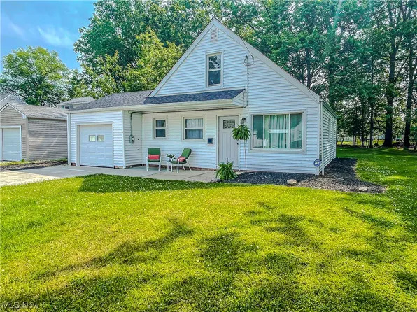 451 Clarmont Rd, Willowick, OH 44095