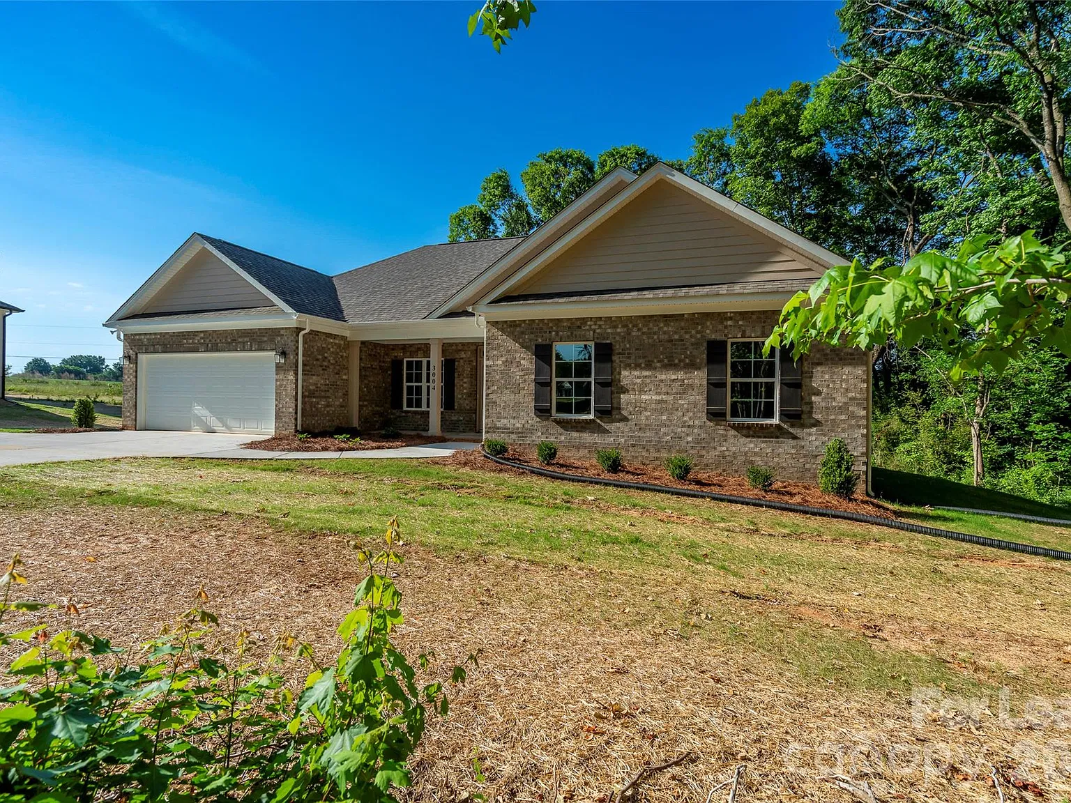 3 bed, 2.0 bath, 1840 sqft, $2,375 — Photo 3