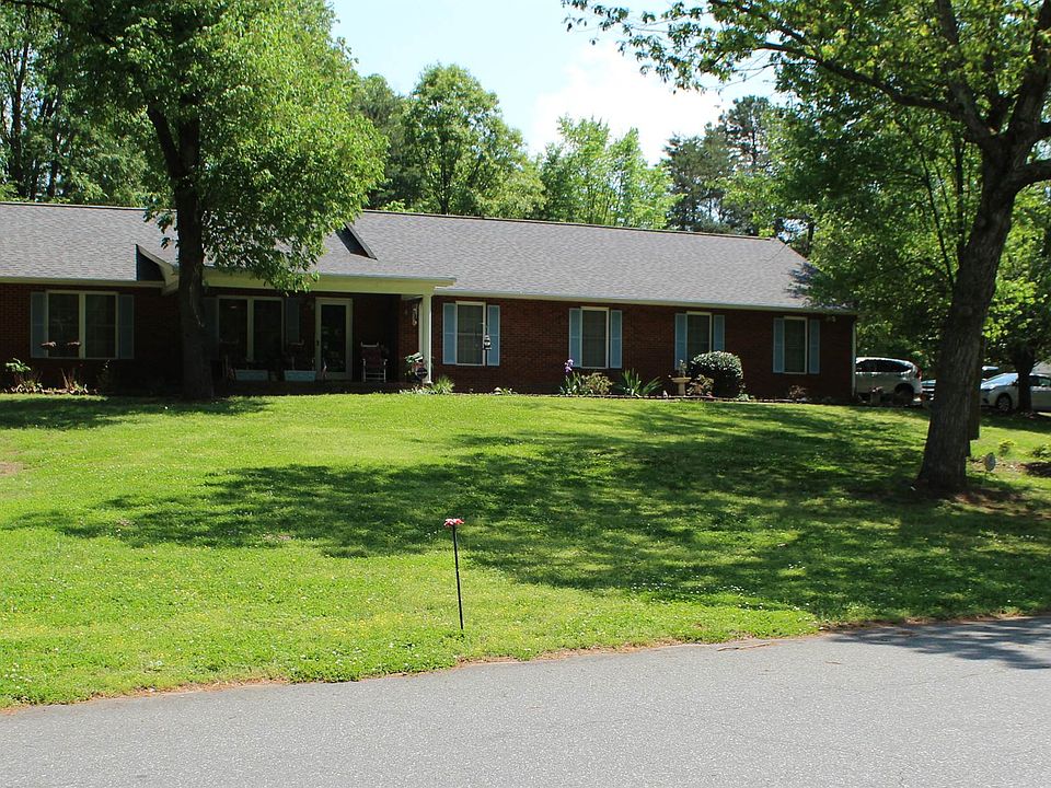 Large corner lot with lots of shade