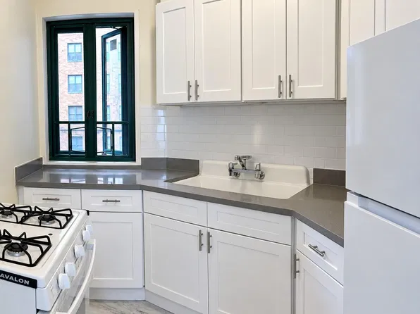 24 Metropolitan Oval #2D, Bronx, NY 10462