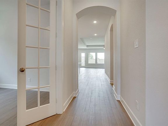 3rd image of 4974 Stornoway Dr