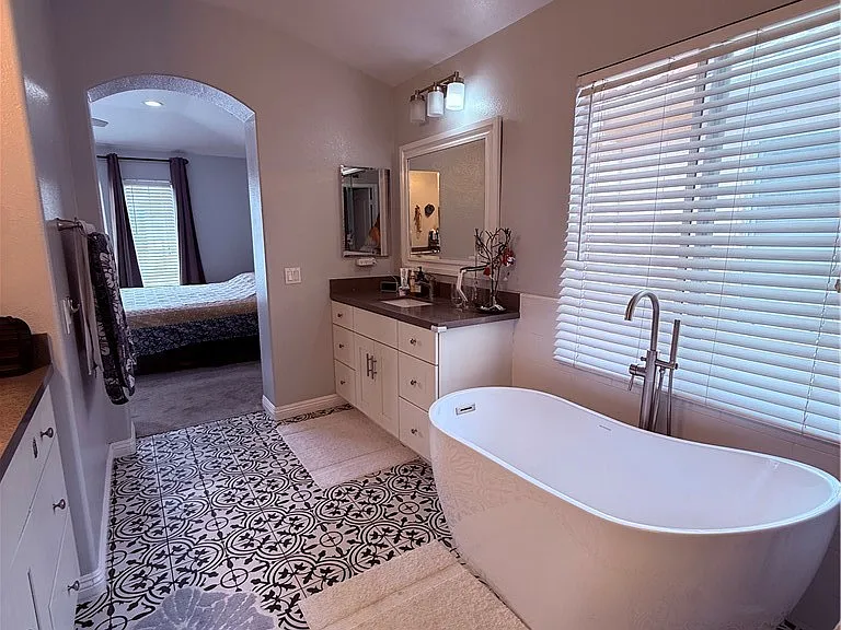 8184 Constantine Dr — Photo 23