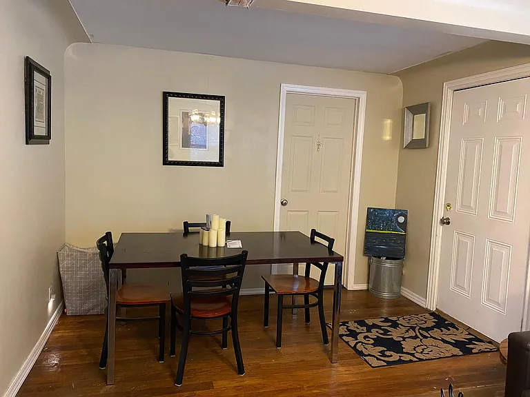 1105 E Maple Rd — Photo 5