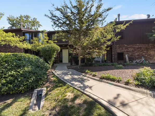 67 W 64th St APT 101, Westmont, IL 60559