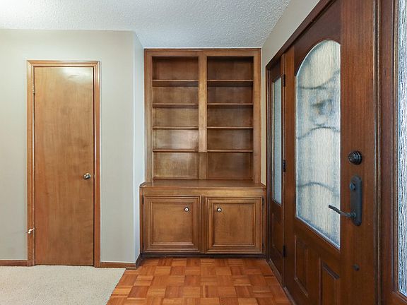 3rd image of 918 Bent Creek Ct