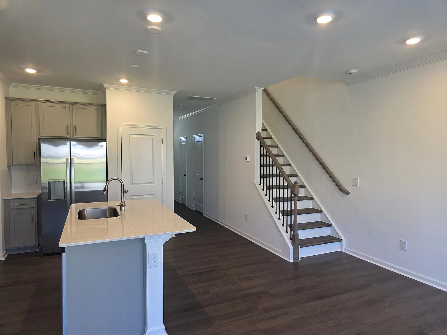 3 bed, 2.5 bath, 1450 sqft, $1,575 — Photo 3