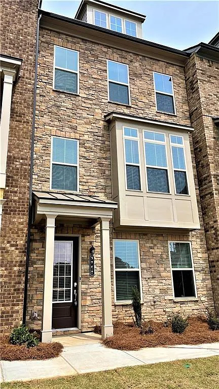 4 bed, 3.5 bath, 2338 sqft, $4,000 — Photo 1