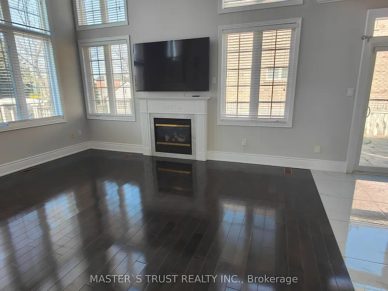 66 Starhill Cres — Photo 5