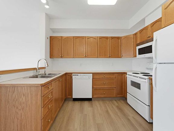4th image of 4512 52nd Ave #422