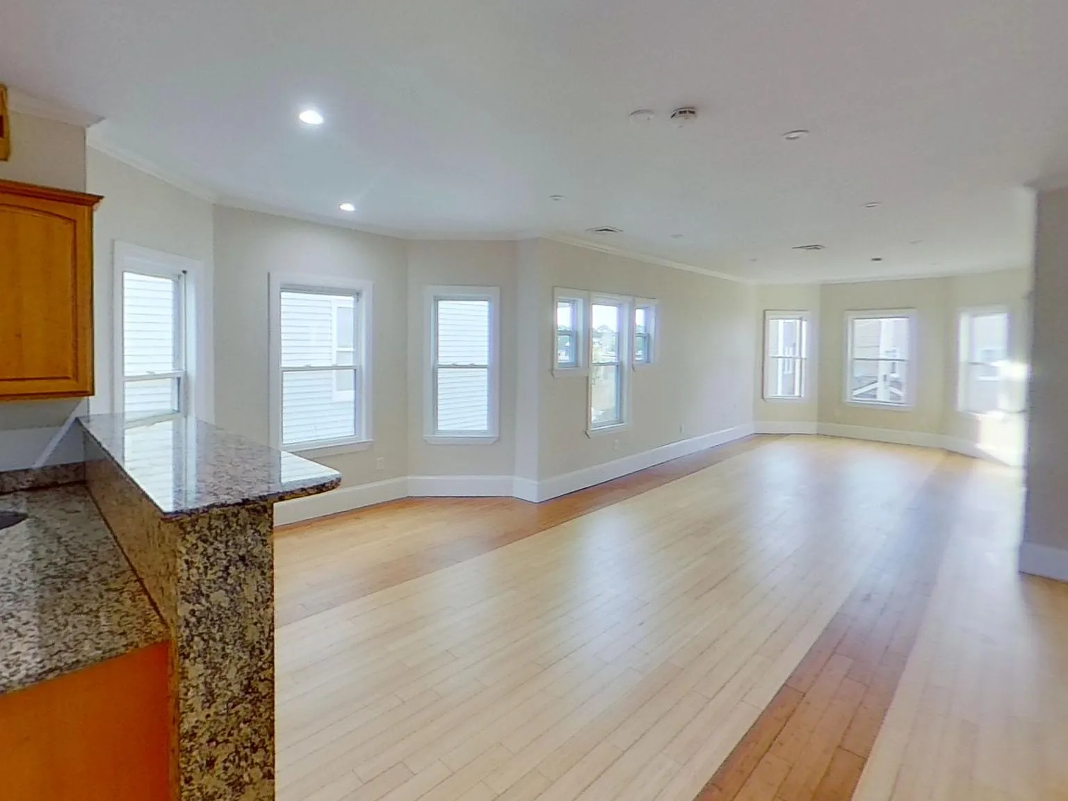 3 bed, 1294 sqft, $1,000 — Photo 3