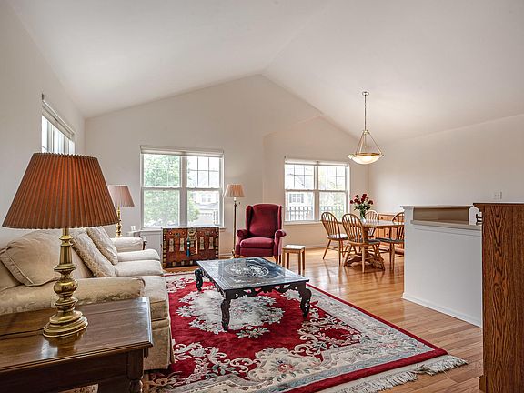 5th image of 424 Pine Lake Cir