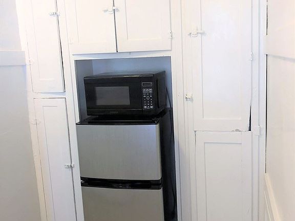 4th image of 2644 E 4th St APT 7