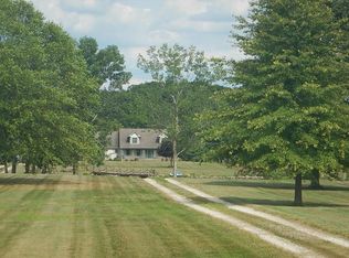 2434 Hartville Rd, Atwater, OH 44201