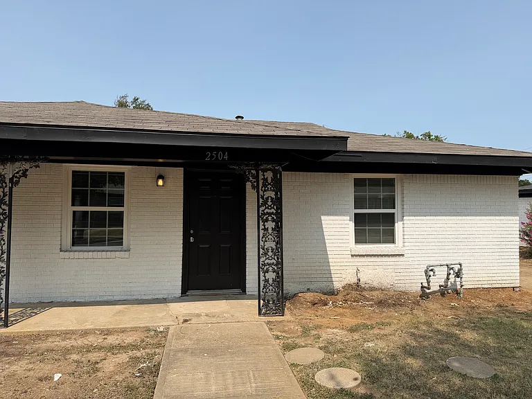 2504 Normont Cir — Photo 1