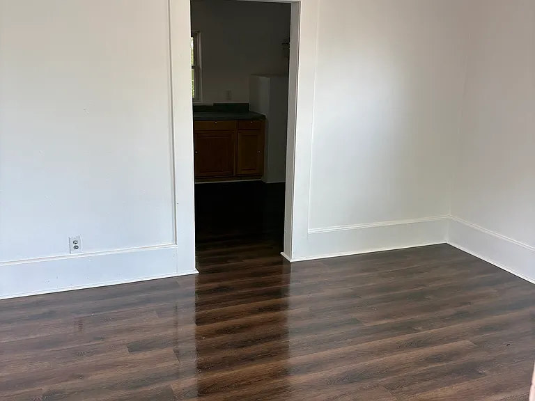 321 E Arlington Ave — Photo 4