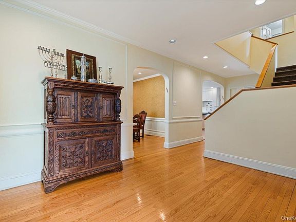 2nd image of 60 Broadway