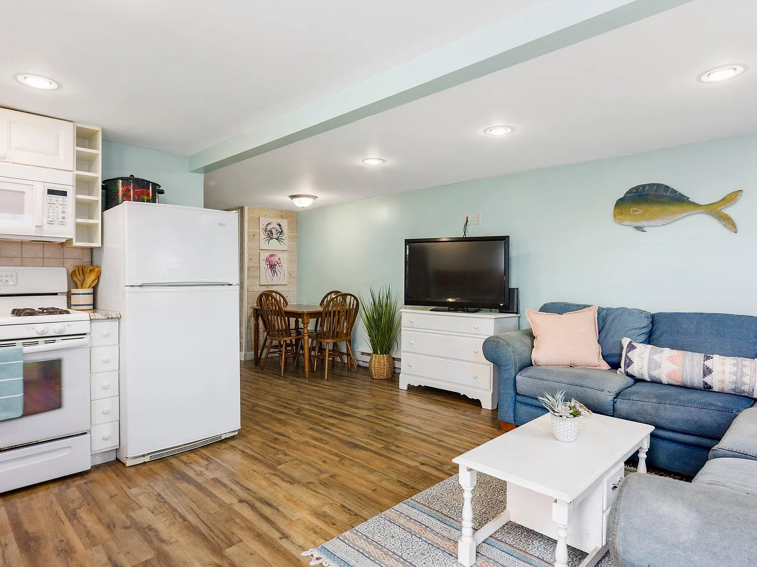2 bed, 650 sqft, $2,550 — Photo 3