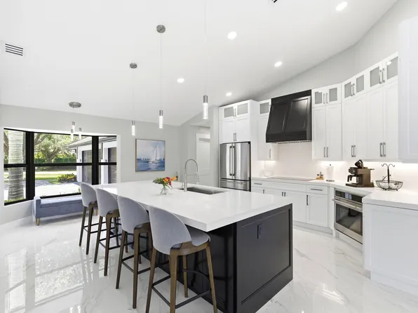 15555 De Havilland Court, Wellington, FL 33414