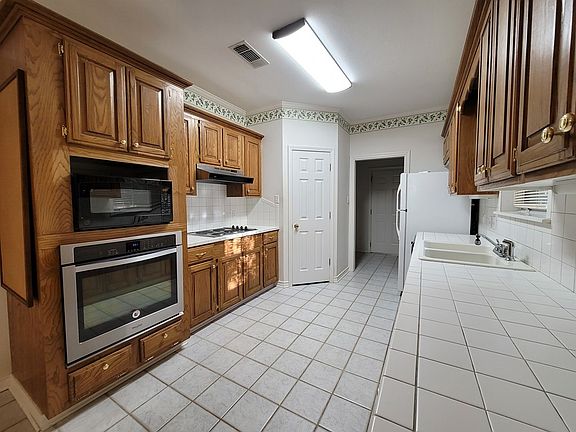 3rd image of 209 Oakview Dr