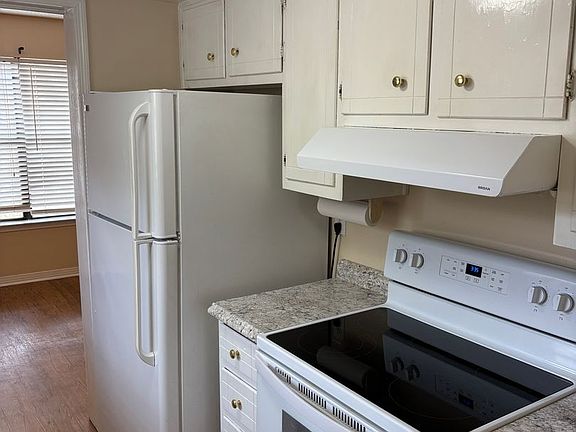 5th image of 4153 Aqua Vista Dr