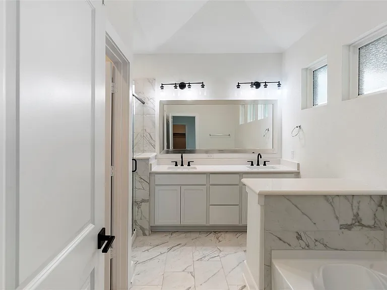 300 Hollister Dr — Photo 17