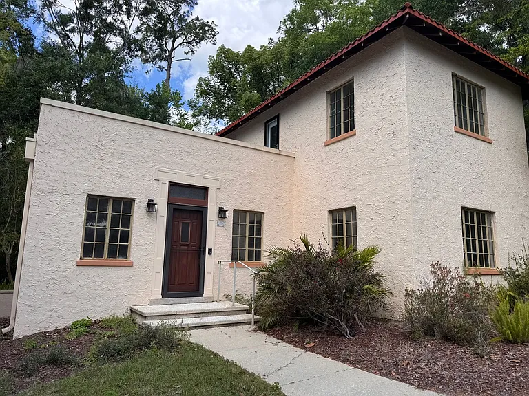 2616 SW 4th Pl — Photo 1