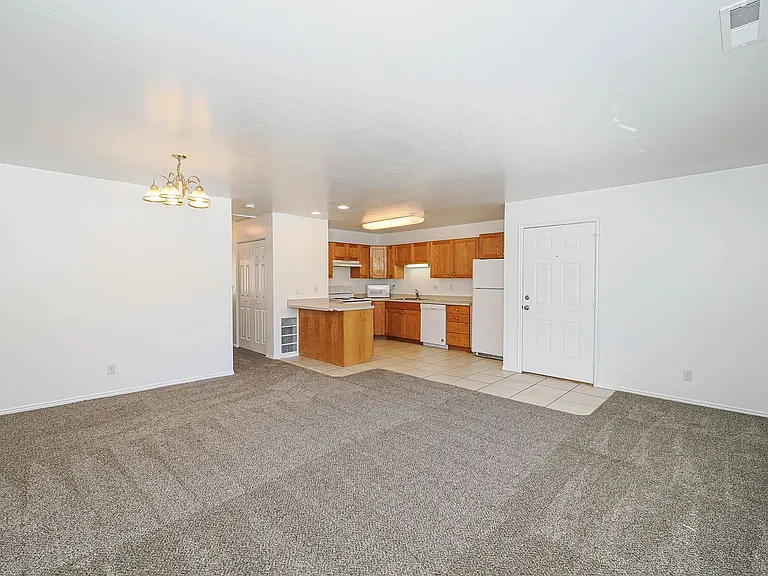 1445 S Monroe Blvd — Photo 11