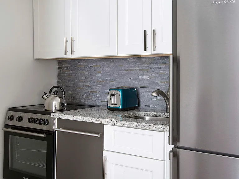 150 W 51st St #2102 — Photo 4