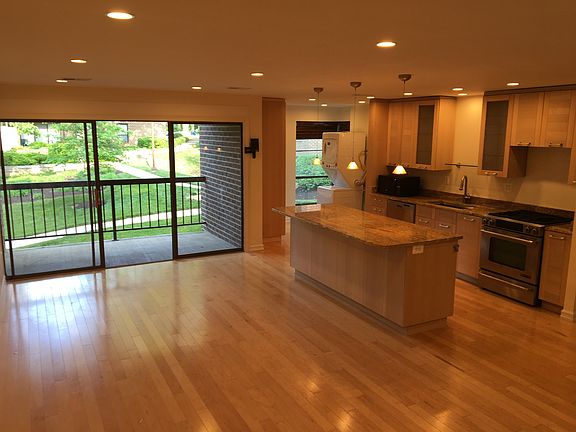 5th image of 11248 Chestnut Grove Sq