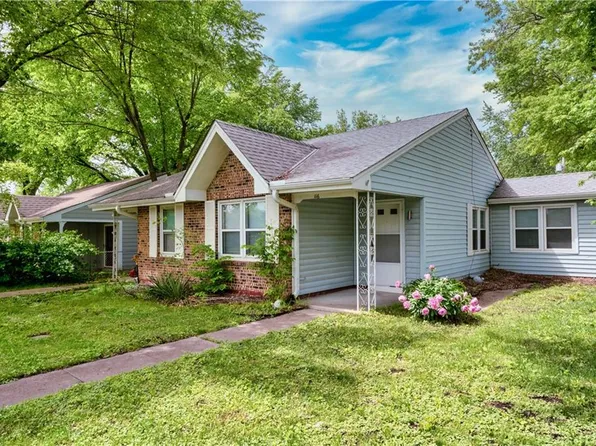 114 E Main St, Kearney, MO 64060