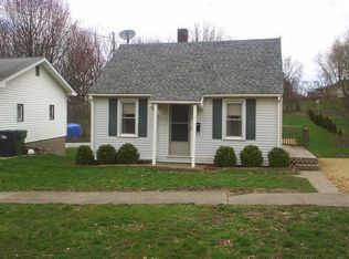 370 22nd Pl, Clinton, IA 52732