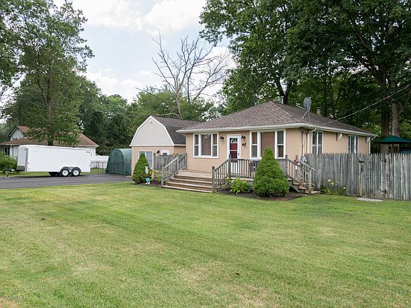 3rd image of 34 Forest Hill Ave