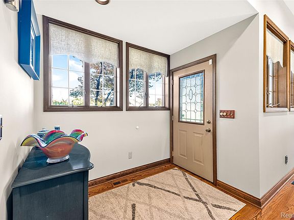 3rd image of 37275 Elizabeth Ln
