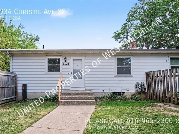 5934 Christie Ave SE, Kentwood, MI 49508