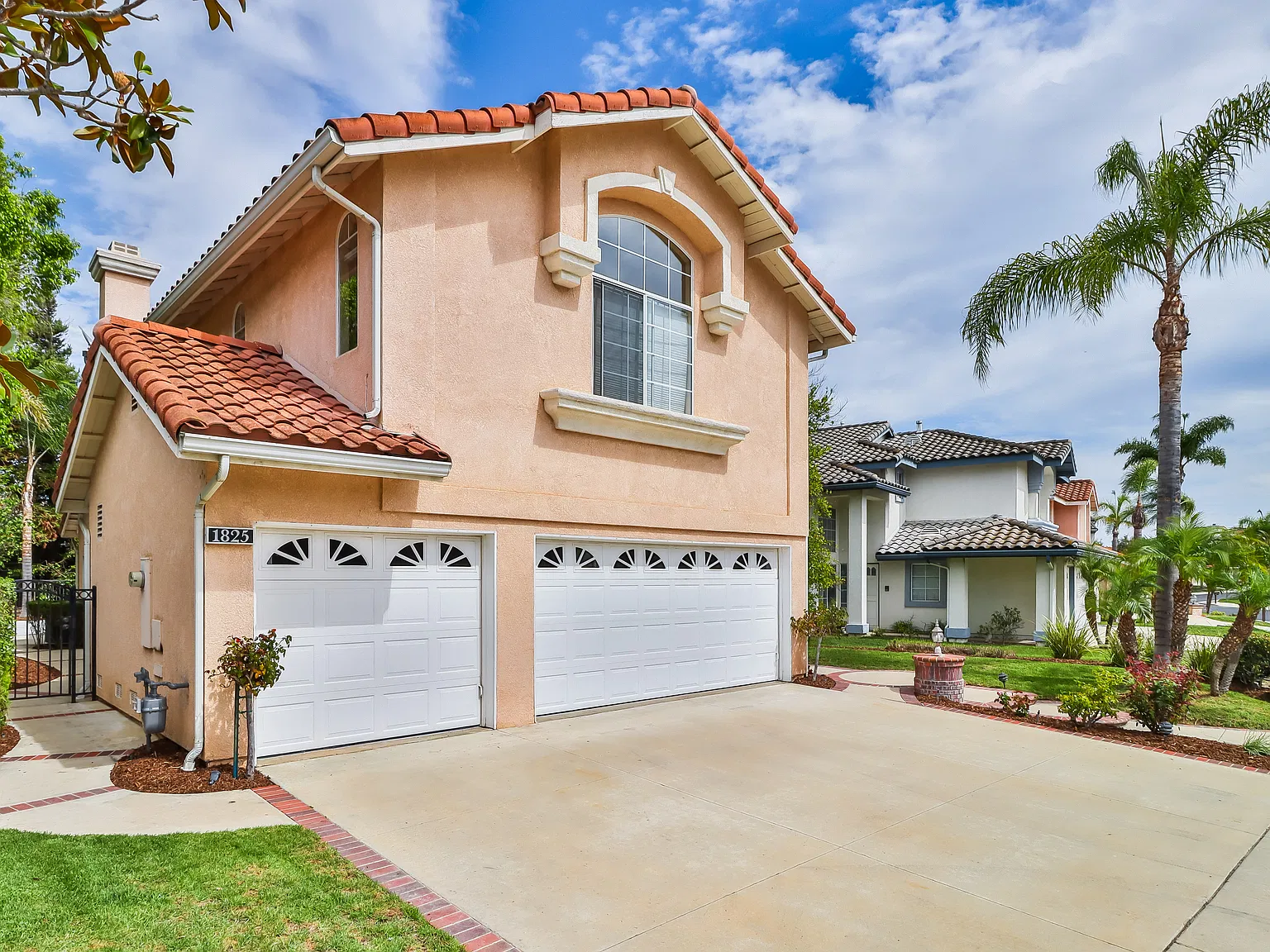 3 bed, 2.5 bath, 1986 sqft, $4,600 — Photo 3