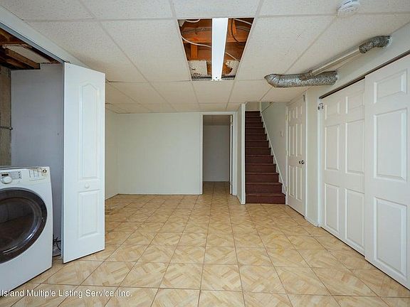 3rd image of 58 Myrna Ln Floor 2