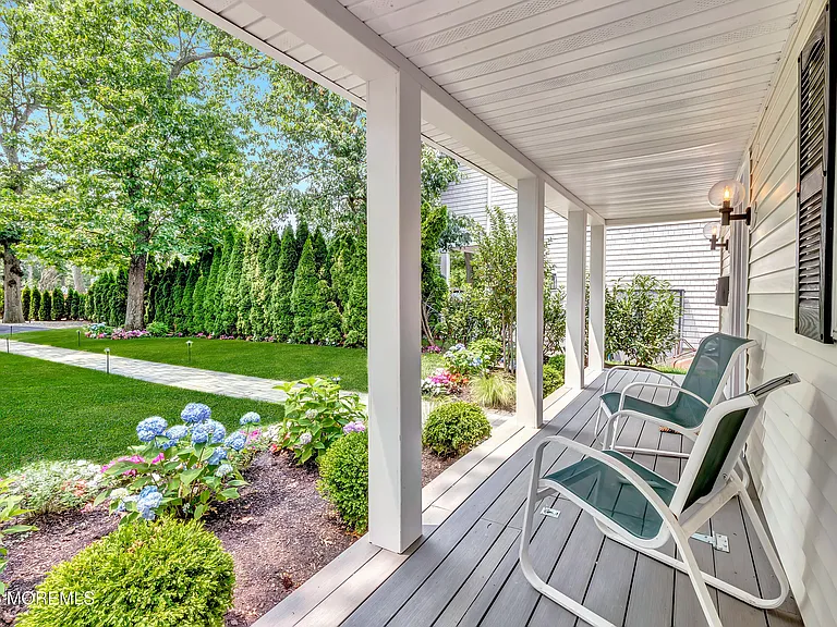 637 Beacon Blvd — Photo 4