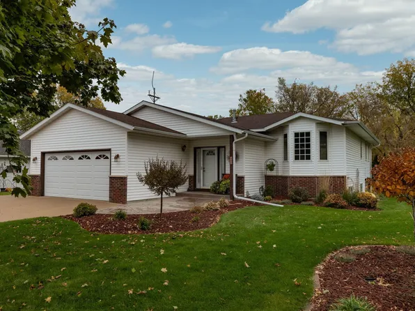 302 Gerken Dr, Zumbrota, MN 55992