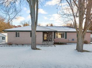 745 Hogarth Ave, Waterford, MI 48328