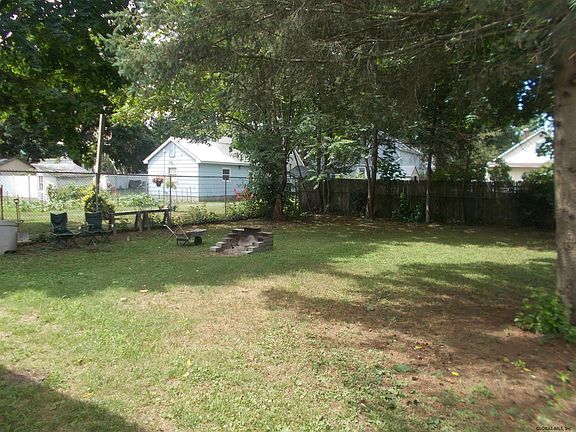 3rd image of 1 Parkwood Ave