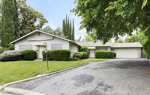 6 Plaza Way Photo 1