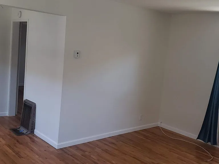 1724 N Hollywood Way #B — Photo 4