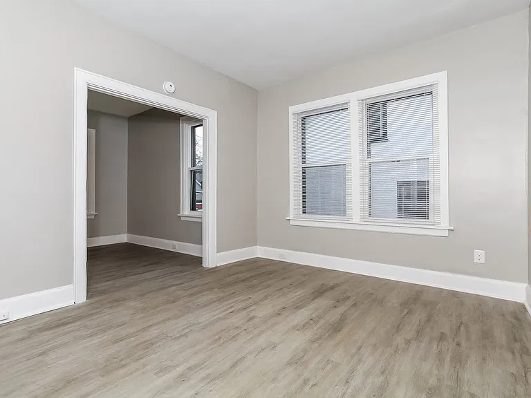 500000_020_dining_room_13440973.jpg