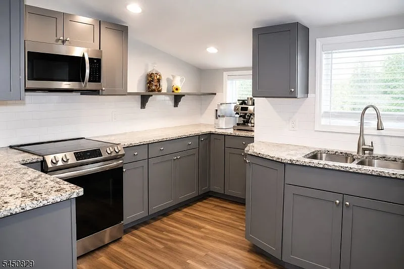 3 bed, $2,900 — Photo 3
