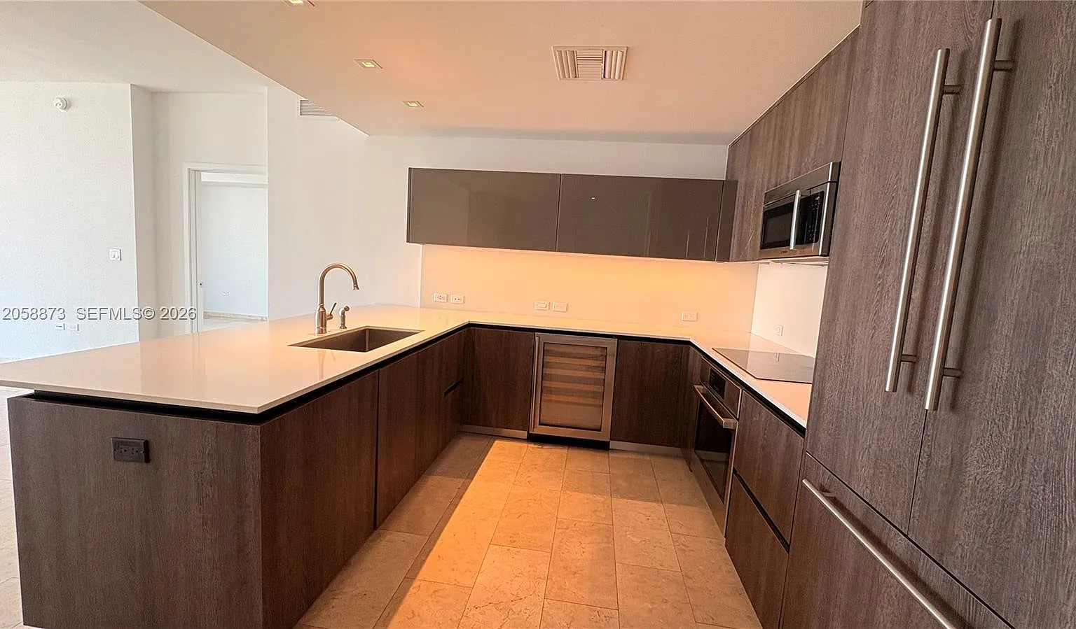 Rise Condo — Photo 3