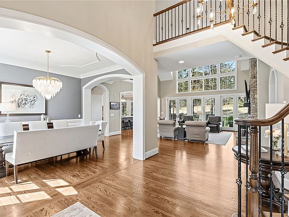 4th image of 418 Augusta Way